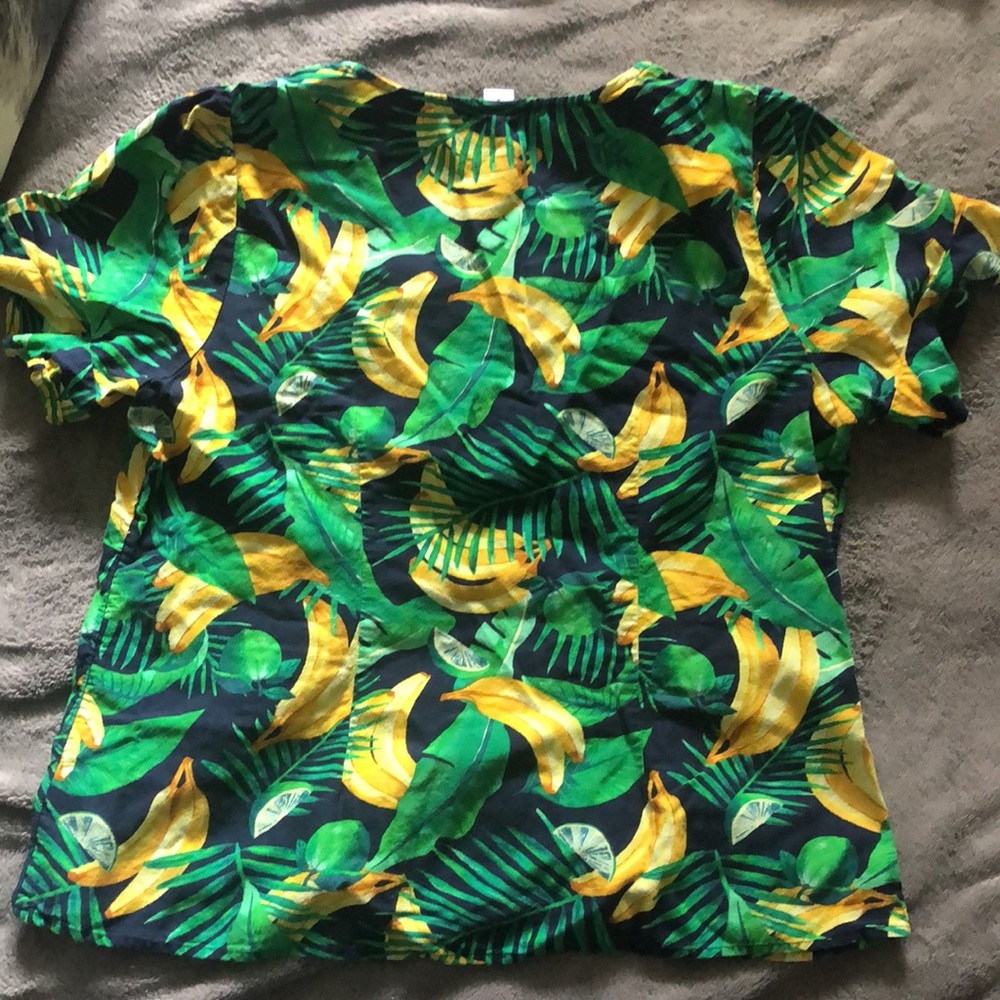 Button-Up t-shirt - Picture 2 of 2